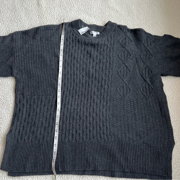 New Reitmans Signature Gray Crew Neck Sweater - Picture 6 of 8
